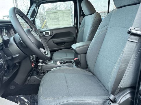 New 2025 Jeep Gladiator Willys image 17