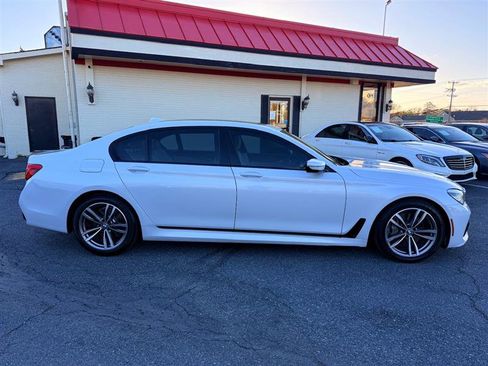 Used 2018 BMW 750i image 4