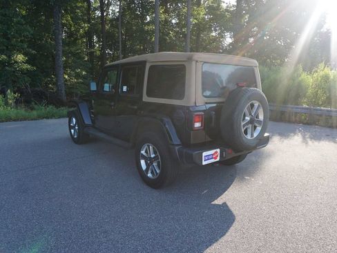 Used 2022 Jeep Wrangler Unlimited Sahara w/ Cold Weather Group AWD/4WD image 18