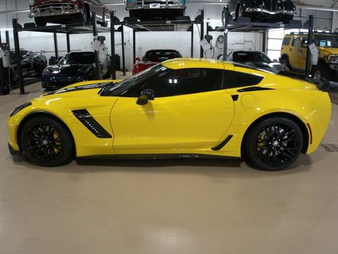 Used 2016 Chevrolet Corvette Z06 w/ 3LZ Preferred Equipment Group image 2