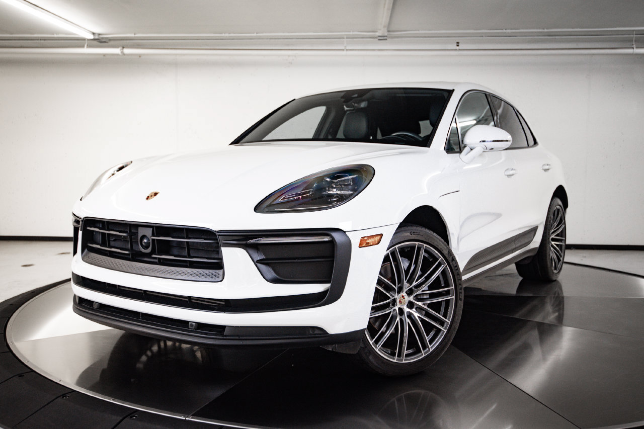 Certified 2024 Porsche Macan AWD/4WD image 1