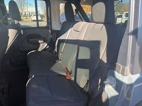 Used 2024 Jeep Wrangler Unlimited Rubicon image 10