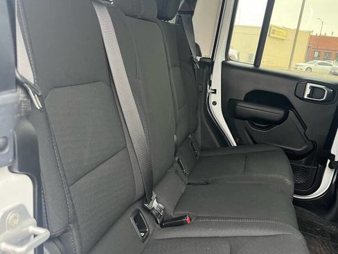 Used 2022 Jeep Gladiator Sport image 30