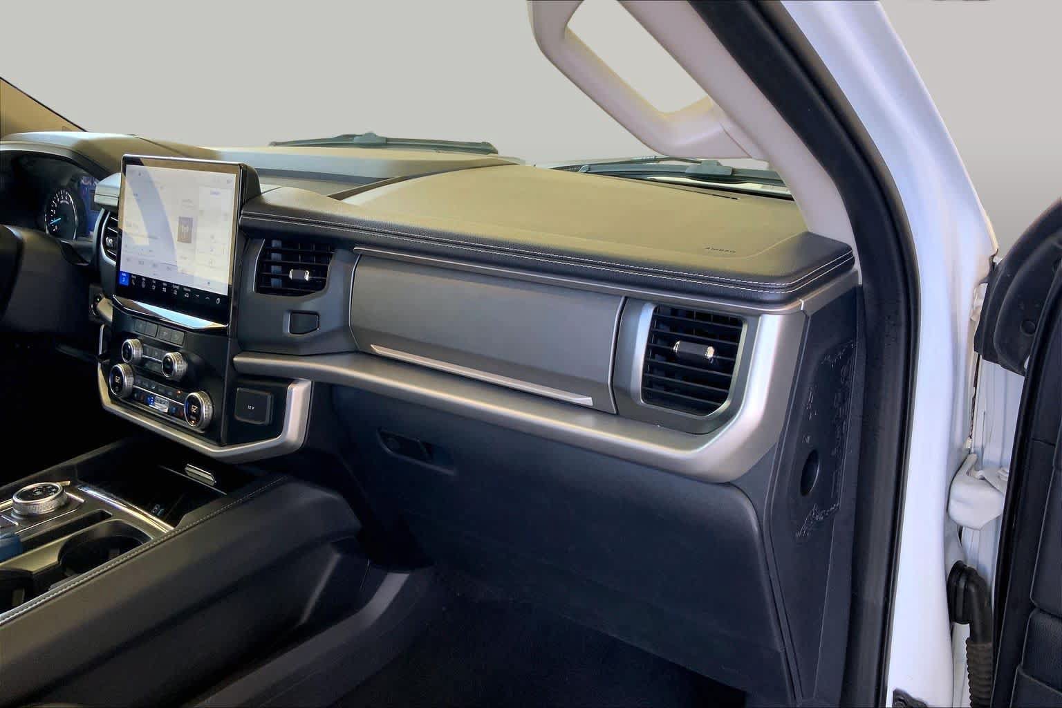Used 2024 Ford Expedition XLT AWD/4WD image 18