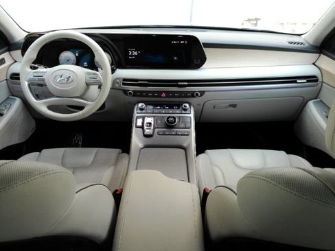 Used 2024 Hyundai Palisade Limited FWD image 3