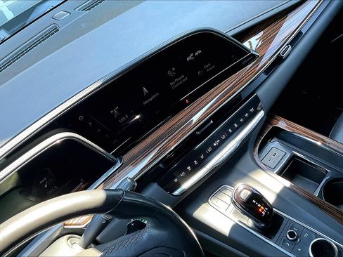 Used 2021 Cadillac Escalade Premium Luxury RWD image 29