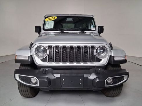 Used 2024 Jeep Wrangler Unlimited Sahara AWD/4WD image 8