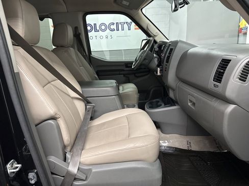 Used 2021 Nissan NV 3500 SL image 19