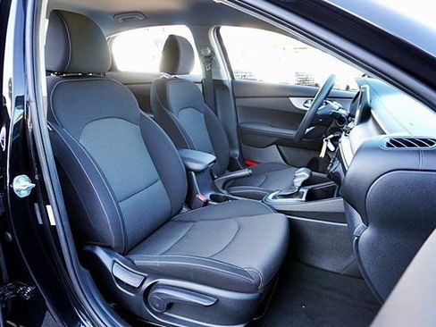 Used 2023 Kia Forte LXS FWD image 12
