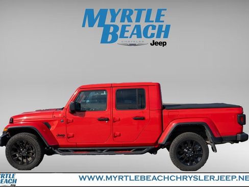 Used 2024 Jeep Gladiator Sport image 3