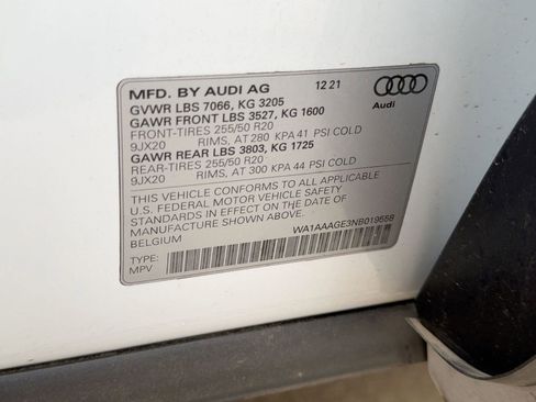 Used 2022 Audi e-tron Premium w/ Interior Protection Package image 21