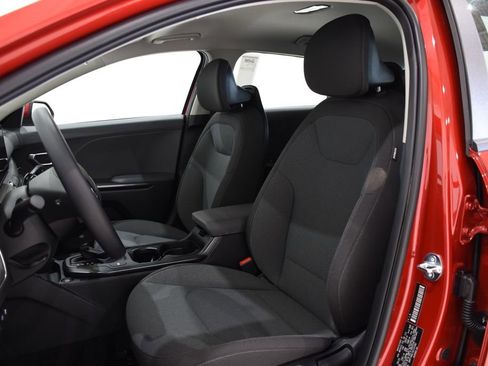 New 2025 Kia K4 LXS image 19