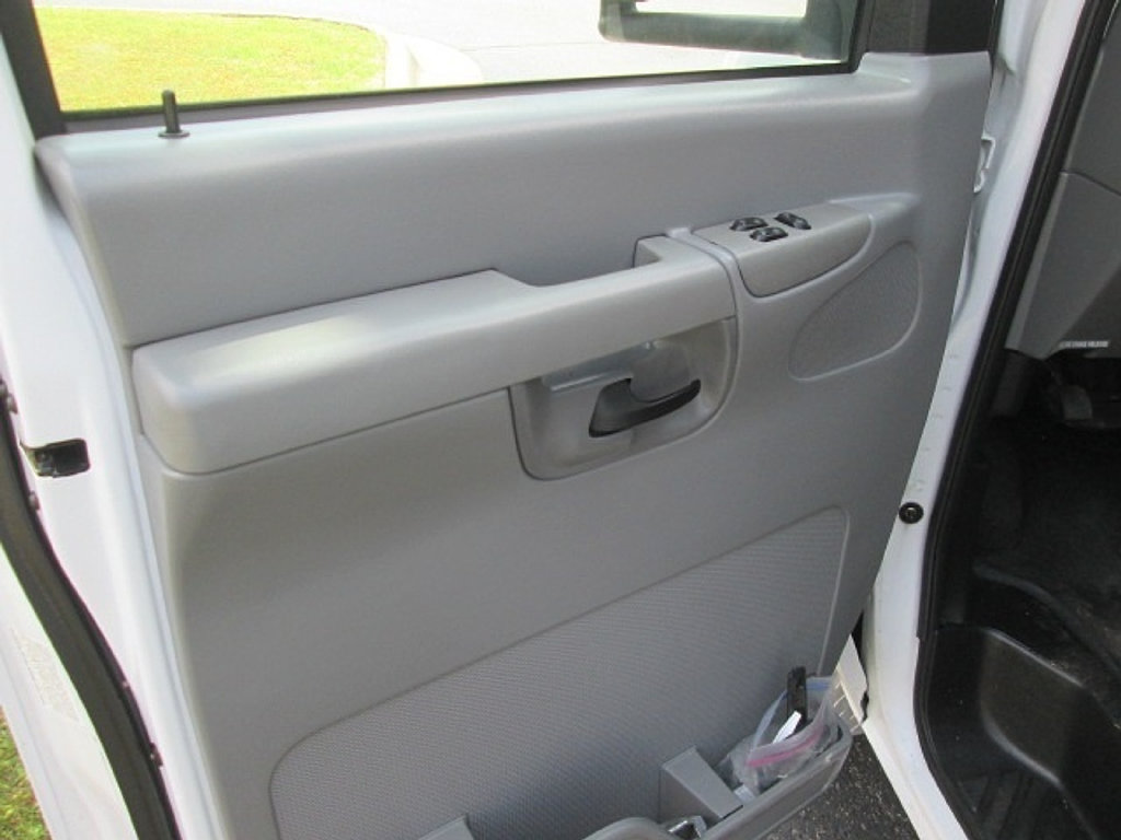 Used 2003 Ford E-450 and Econoline 450 RWD image 25