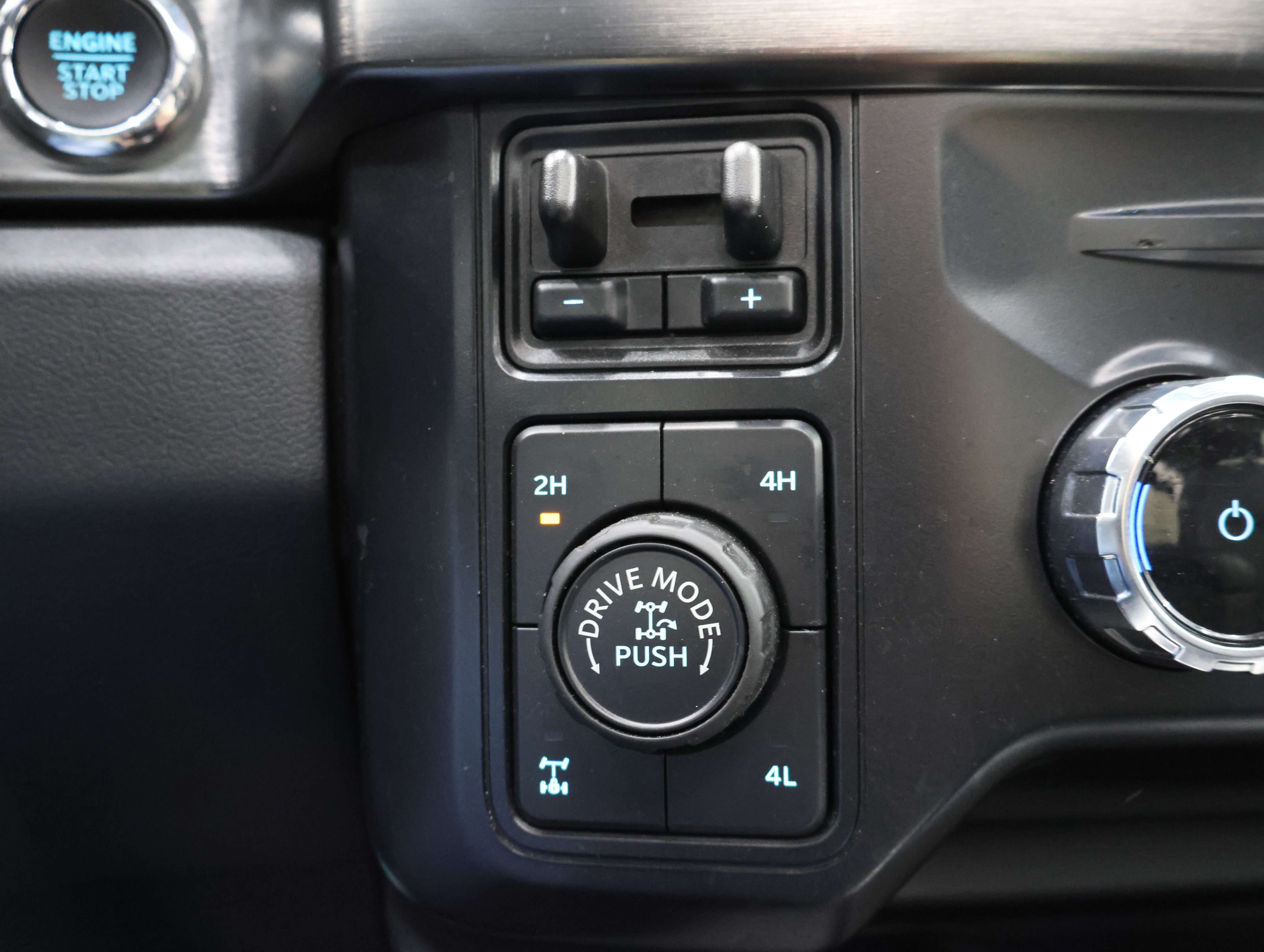 Used 2024 Ford F250 Lariat w/ Lariat Ultimate Package AWD/4WD image 49