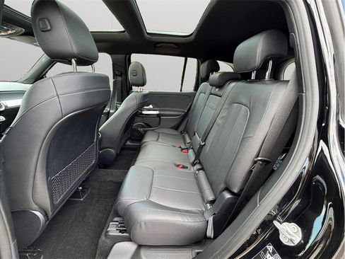 Used 2020 Mercedes-Benz GLB 250 4MATIC w/ Premium Package image 35