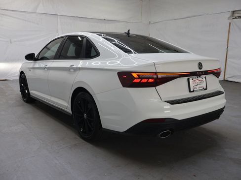Used 2025 Volkswagen Jetta GLI Autobahn FWD image 5