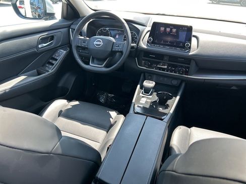 Certified 2025 Nissan Rogue SV w/ SV Premium Package FWD image 11