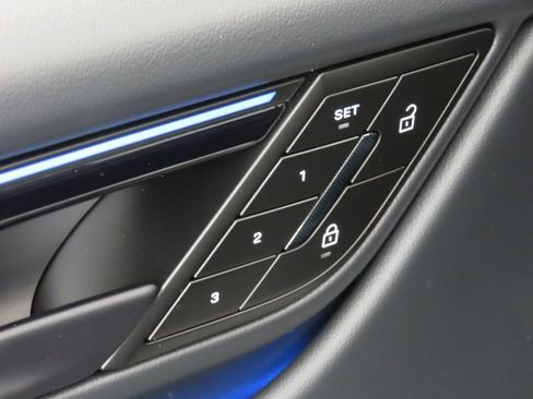 Certified 2025 Porsche Macan 4 Electric AWD/4WD image 36