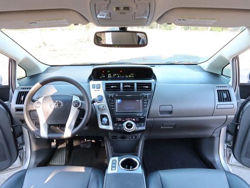 Used 2012 Toyota Prius V Two image 18