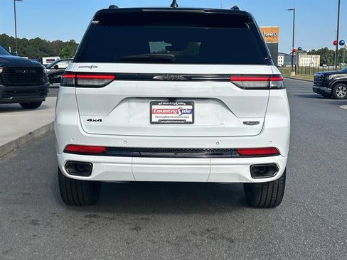 New 2025 Jeep Grand Cherokee Summit image 9