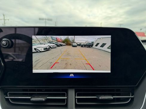 Used 2025 Chevrolet Trax LT image 17