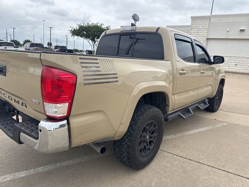 Used 2017 Toyota Tacoma SR5 w/ Tow Package image 5