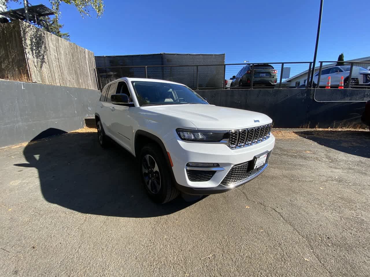 Used 2024 Jeep Grand Cherokee Limited 4xe AWD/4WD image 8