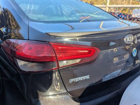 Used 2017 Kia Forte S w/ S Technology Package image 10