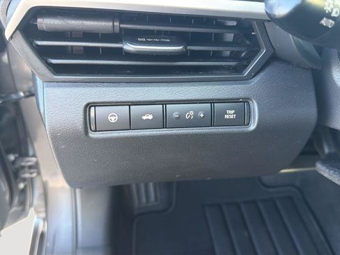 Used 2025 Nissan Altima 2.5 SL FWD image 12