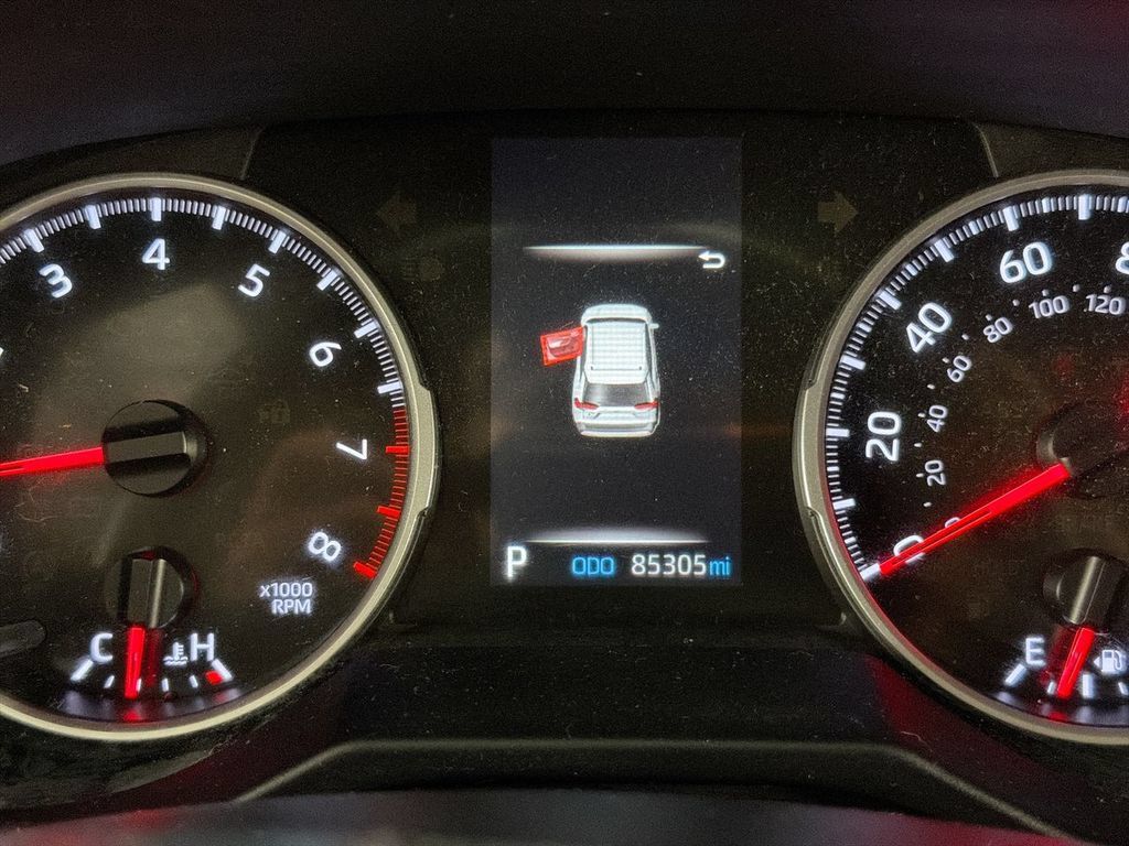 Used 2021 Toyota RAV4 LE FWD image 12