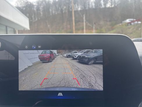 Used 2025 Chevrolet Equinox LT FWD image 23