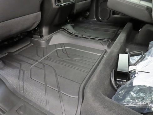 Used 2025 Chevrolet Silverado 2500 ZR2 w/ Technology Package image 79