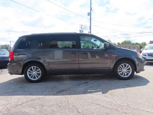 Used 2016 Dodge Grand Caravan SXT w/ Quick Order Package 29G SXT FWD image 6