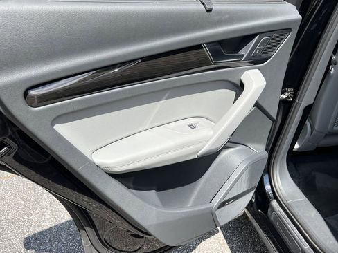 Used 2019 Audi Q5 Prestige w/ Prestige Package AWD/4WD image 4