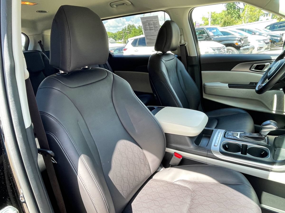 Used 2024 Kia Carnival LX FWD image 10