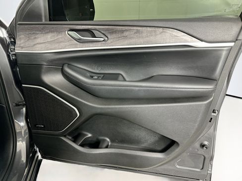 Used 2022 Jeep Grand Cherokee L Limited image 34