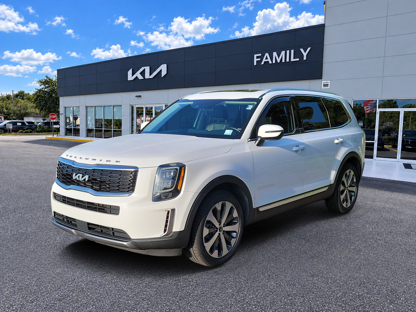 Certified 2022 Kia Telluride EX w/ EX Premium Package FWD image 2