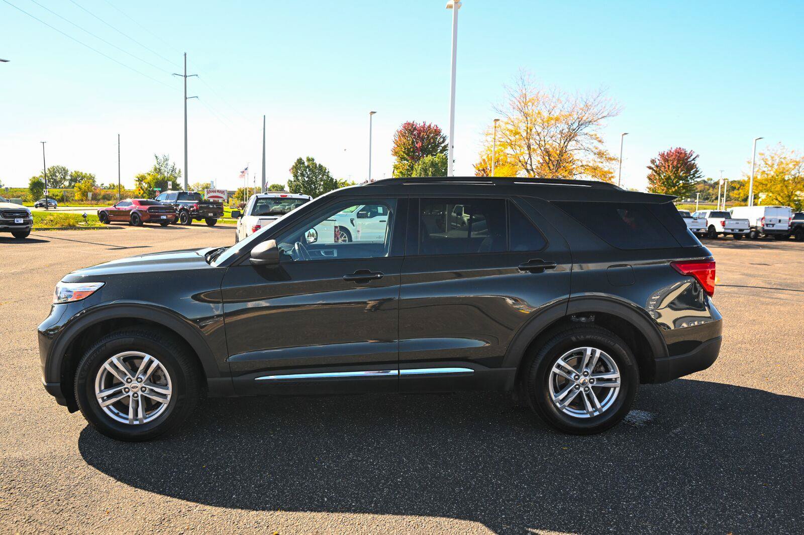 Used 2022 Ford Explorer XLT w/ Equipment Group 202A AWD/4WD image 8