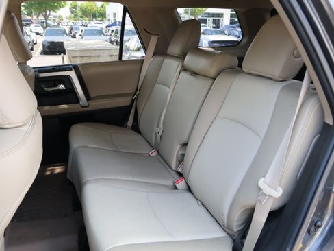 Used 2016 Toyota 4Runner SR5 Premium RWD image 34
