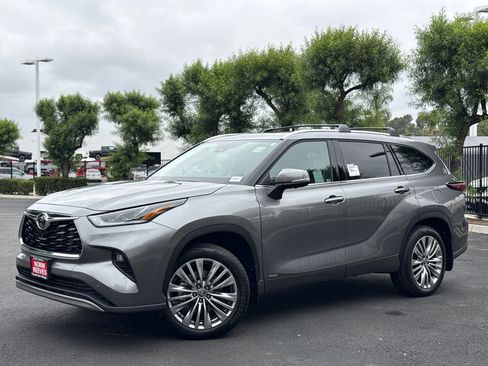 New 2026 Toyota Highlander Platinum AWD/4WD image 2
