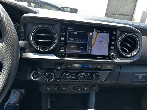 Used 2020 Toyota Tacoma TRD Off-Road w/ TRD Premium Off Road Package AWD/4WD image 16