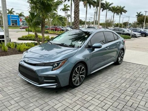 Used 2022 Toyota Corolla SE image 3