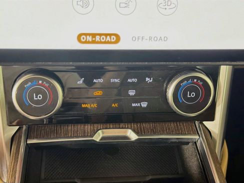 Certified 2023 Land Rover Range Rover SE AWD/4WD image 15