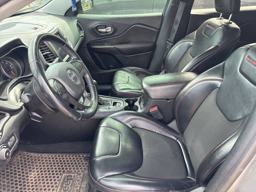 Used 2020 Jeep Cherokee Trailhawk AWD/4WD image 6