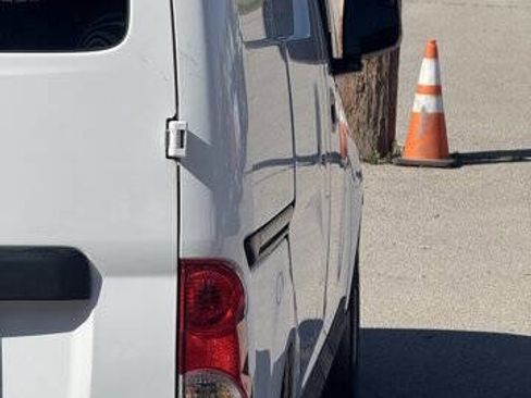 Used 2020 Nissan NV200 S FWD image 19