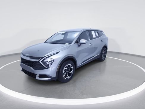 Used 2023 Kia Sportage LX FWD image 2
