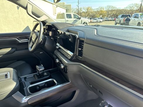 Used 2022 GMC Sierra 1500 SLT w/ SLT Premium Plus Package image 18