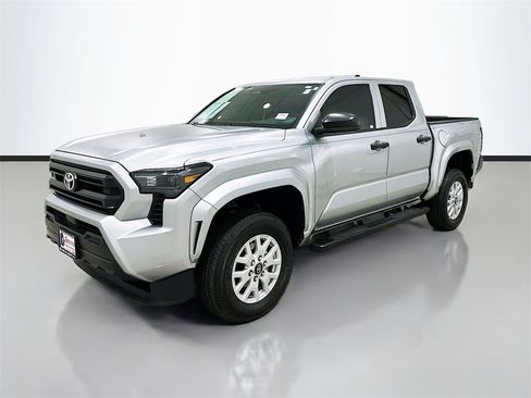 Used 2025 Toyota Tacoma SR image 3