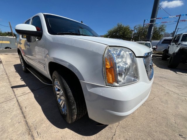 Used 2009 GMC Yukon Denali RWD image 3
