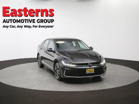 Used 2025 Volkswagen Jetta SE FWD image 51
